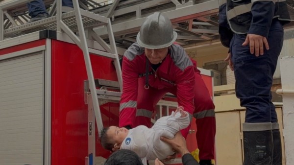 عملية إنقاذ واسعة في كربلاء عقب انهيار شقق سكنية بسبب الفيضانات